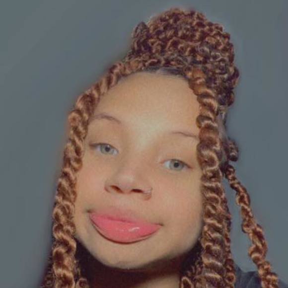 Poshmark profile picture for @wanii